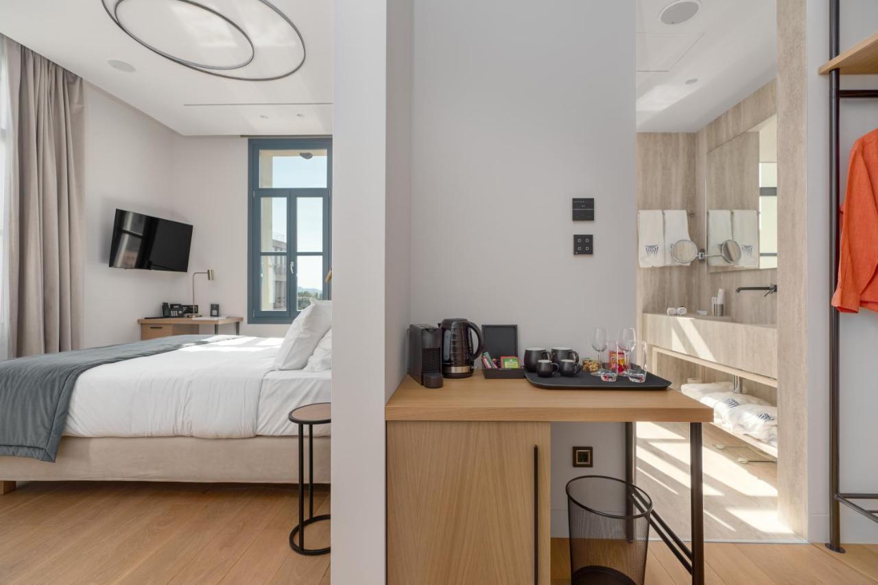 Hellenic Vibes Smart Hotel アテネ エクステリア 写真 A room at the hotel