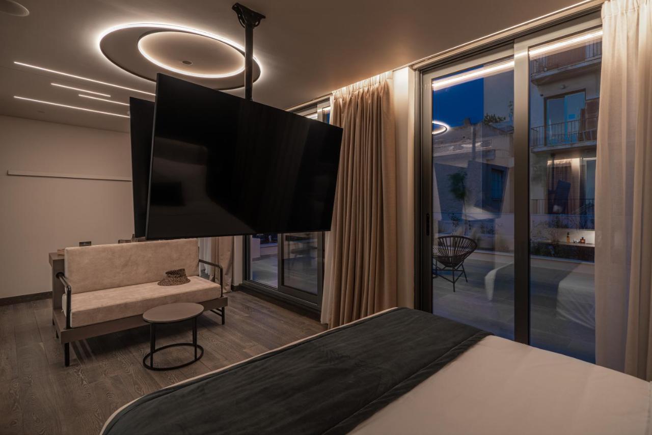 Hellenic Vibes Smart Hotel アテネ エクステリア 写真 A room at the hotel